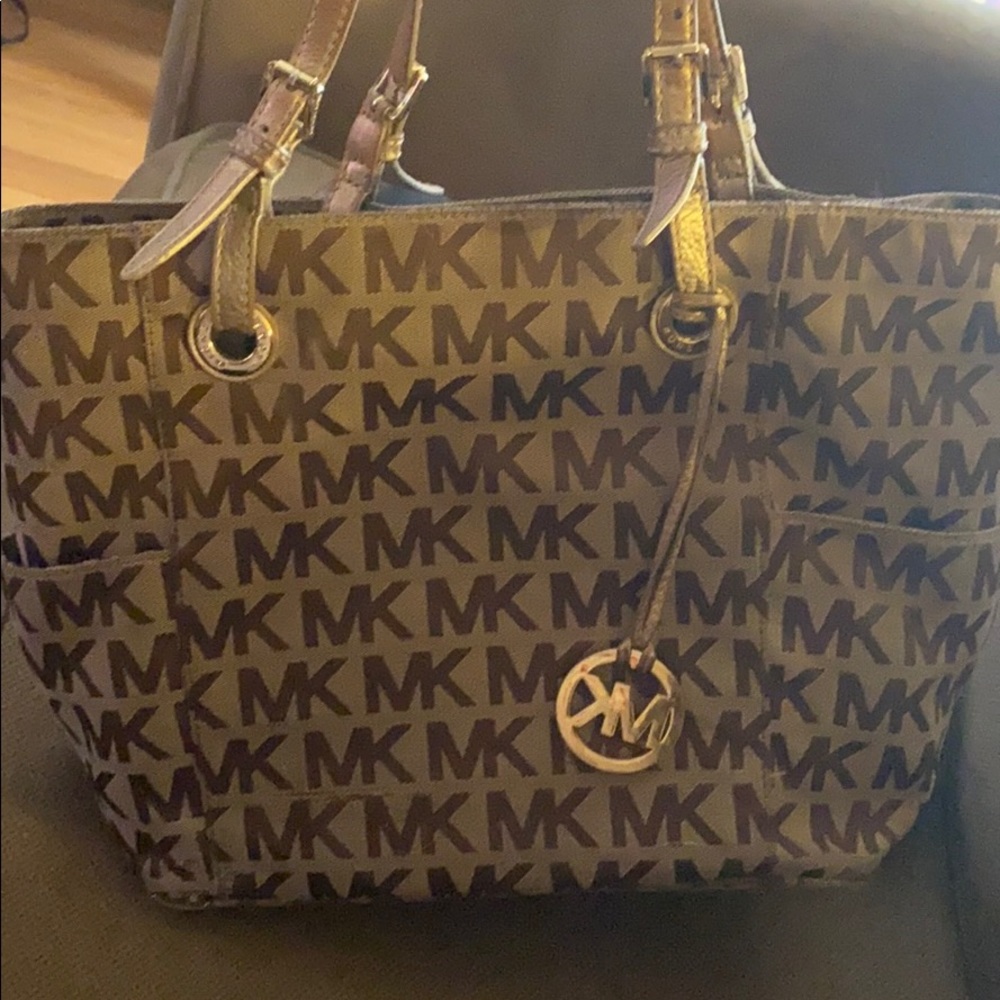 Medium Sized Michael Kors handbag